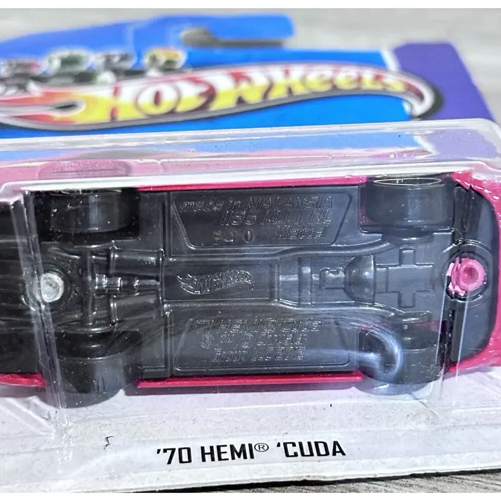 Hot Wheels 2013 1/64 Diecast HW Showroom Red 1970 Dodge Hemi Cuda Hotwheels H82